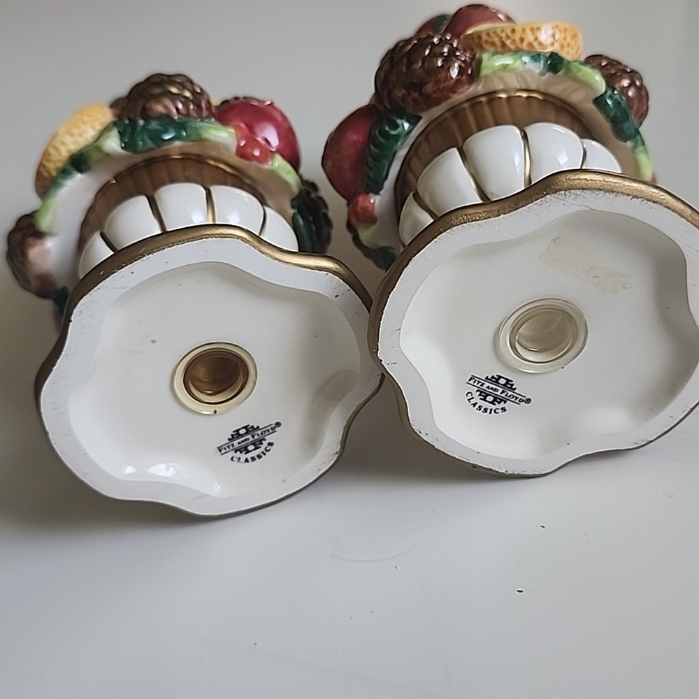 Fitz and Floyd Classics Winter Spice Christmas Salt and Pepper Shaker - Picture 5 of 6